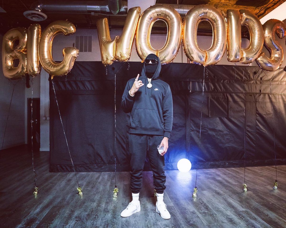 CHEVYWOODS's tweet photo. I appreciate all the love that was in the building last night I needed that … thank you to everybody who had a hand in setting this all up … We Bacc #BIGWOODSSEASON Tonight 🤘🏾😎 https://t.co/liOII1ytcP