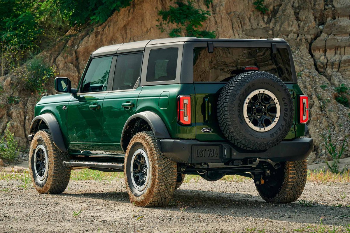 BayfieldFord's tweet photo. Happy St. Patrick's Day from the team here at Bayfield Ford. Like a green beer, the Eruption Green 2022 Bronco is best enjoyed on a day like today. We are so excited for a couple of these to arrive on our lot in the coming months! #DriveHG #Bronco #StPatricks #Green https://t.co/IJtzNhRksd