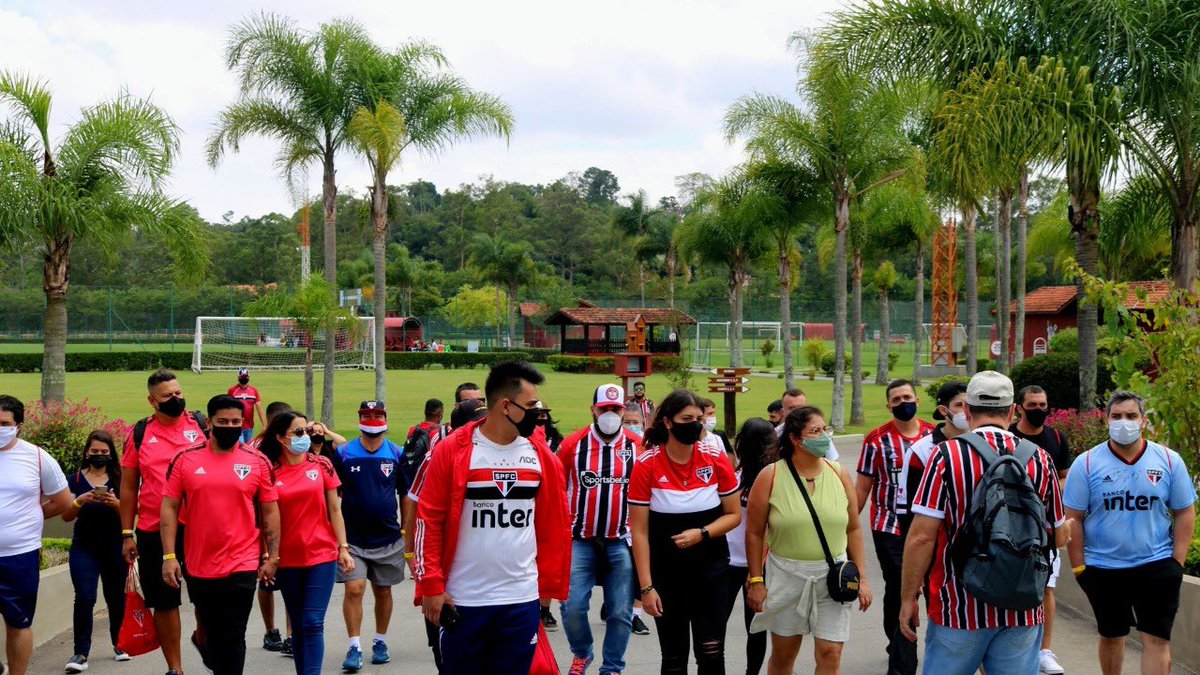 SaoPauloFC's tweet photo. Perdeu o primeiro tour da Passaporte FC no CFA de Cotia? Não tem problema!
No dia 26 de março, você terá a oportunidade de conhecer toda a estrutura que é referência mundial na formação de atletas.
Garanta sua vaga ➡️ https://t.co/bKk1OnUQJE
#PassaporteFC
#MadeInCotia https://t.co/wQnCy8agwF