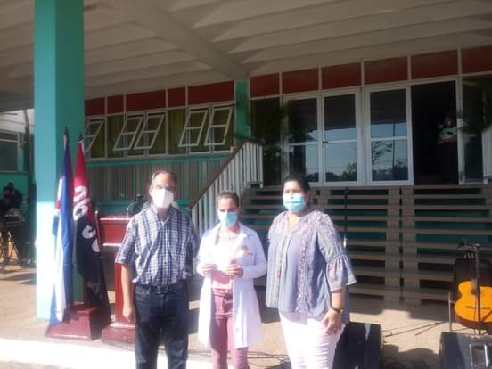 GladysArtemisa's tweet photo. Con la presencia de @RPolancoF miembro del Secretariado del CCPCC se efectuó acto por el 40 Aniversario del hospital Comandante Pinares de San Cristóbal. Fieles al compromiso con #FidelCastro en su inauguración, sus trabajadores enaltecen el sistema de Salud Pública en #Artemisa. https://t.co/J95qb74dIc