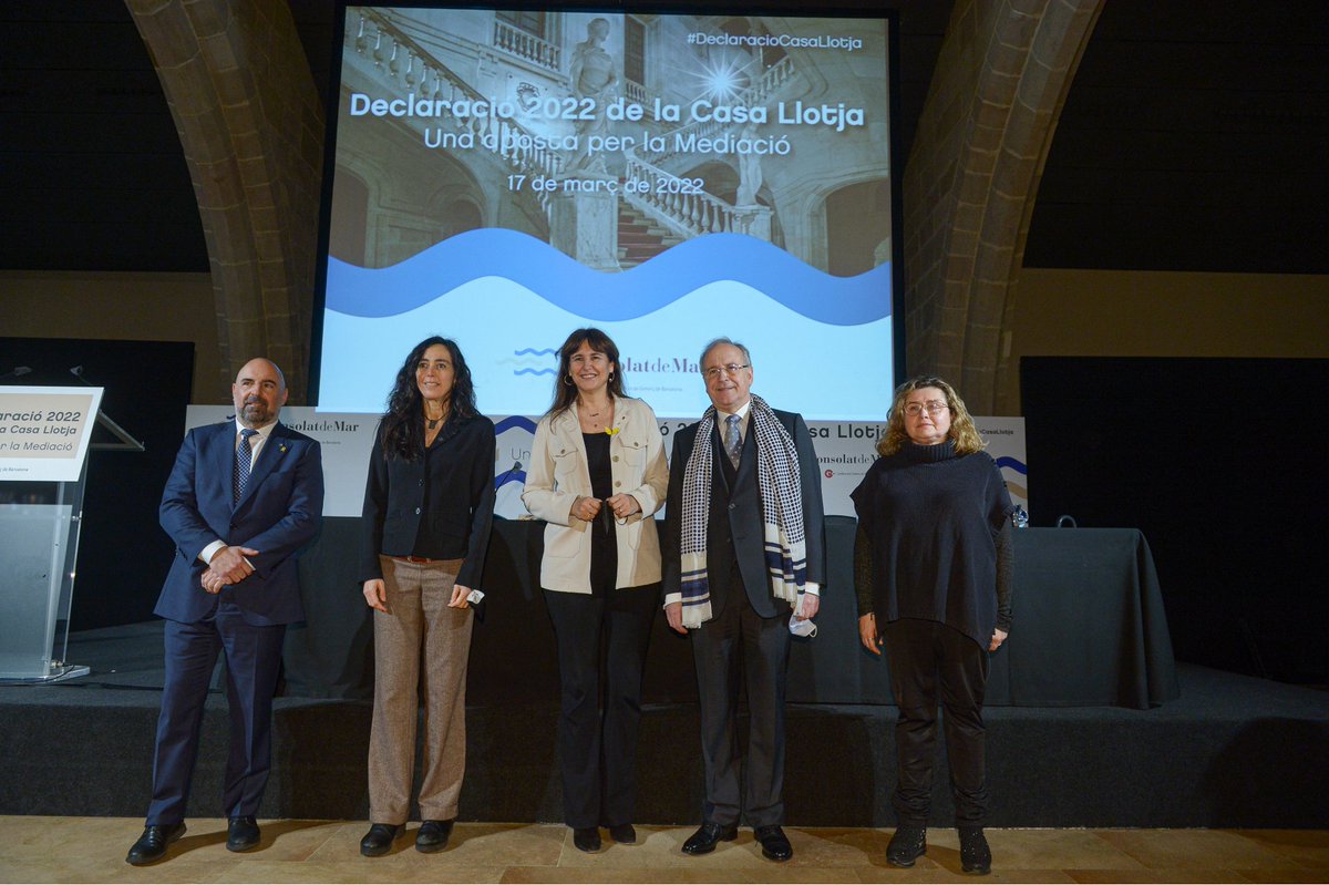 CambraBCN's tweet photo. T'has perdut la #DeclaracioCasaLlotja?

📺 La pots recuperar al nostre canal de YouTube!

💬 Intervencions de @MonicaRocaA, @marzoar, @JordiDomingoGM, @mgirbaug, @quimclavaguera i @LauraBorras.

https://t.co/xDSazT3H1L https://t.co/8SQmZb7EcR