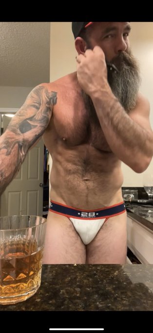 Just coming the #beard out and drinking whiskey ? https://t.co/9na9a1pFR7