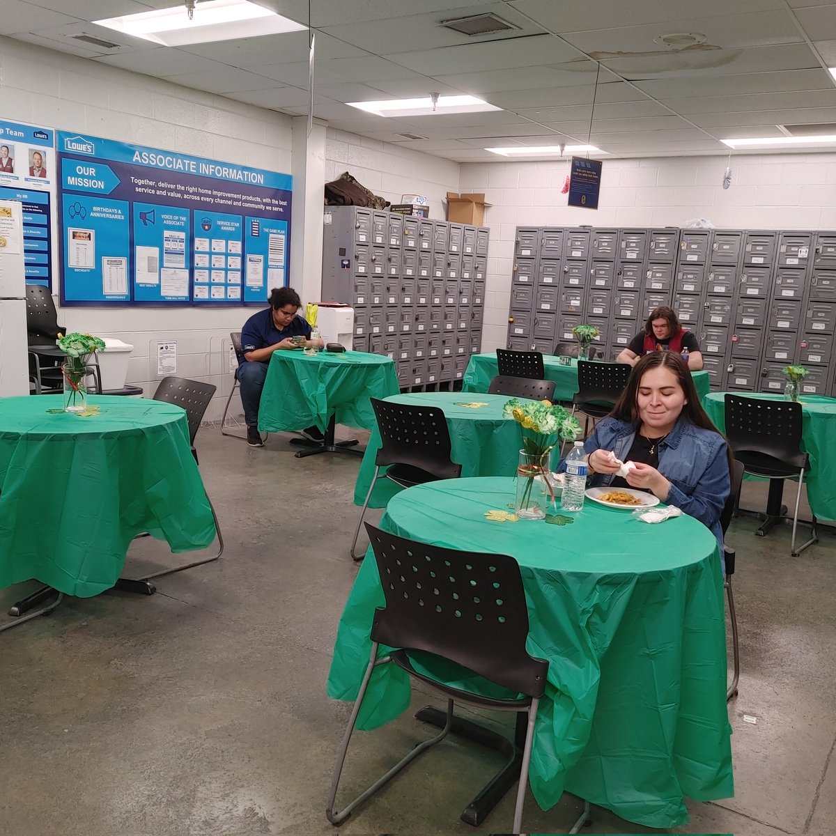 Winning Together Celebration + St. Patrick's day = Fun at work!! Love that we can celebrate all our accomplishments over the past quarter with good food and fun!!
<a href="/jaminplace/">Benjamin Place</a> @MikeJDemps <a href="/DustinCornell5/">Dustin Cornell</a> <a href="/BlueBoxR1/">@BlueBoxR1</a>