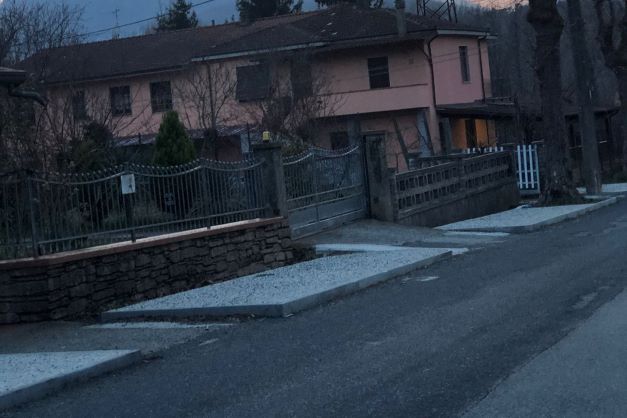 FI_Toscana's tweet photo. Il Consigliere comunale e Coordinatore comunale di @forza_italia #Filattiera Federico Lucchetti: "I nuovi #marciapiedi di Filattiera escludono di fatto le persone diversamente abili, i tanti anziani del nostro paese e le mamme con passeggino"

https://t.co/DjUHzfmiLy https://t.co/C1VmYsnuvP