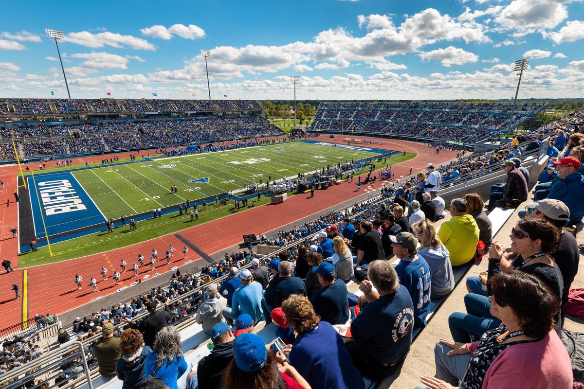 SavionHerring's tweet photo. Blessed to receive a offer from the university of buffalo‼️‼️ horns up🔵⚪️🤘🏽 @Stansfield_Matt @CoachSmokeNJ 
#irvingtontuff https://t.co/zVbexXdeHw