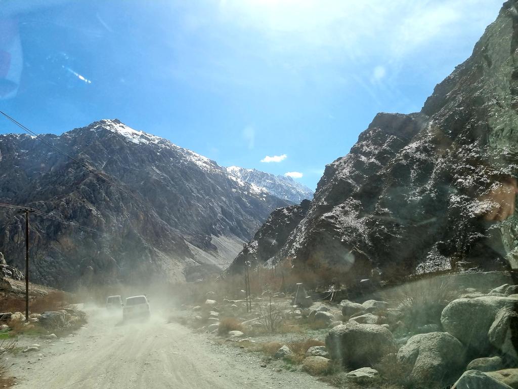 PiwiOphoff's tweet photo. Roads in Chitral District in the most northern part of 🇵🇰 are challenging, to say the least. This doesn't stop staff &amp; volunteers of Chitral District branch to continue serving communities in need, no matter how remote these are.  @PRCSKP_Official @IFRCAsiaPacific @PRC_official https://t.co/9wJxALh1u9