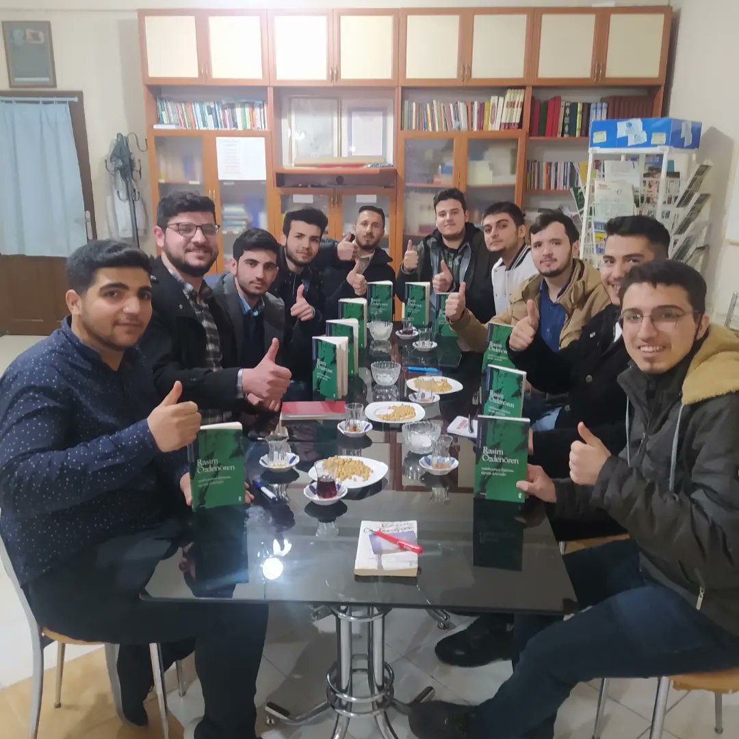 Ekrem Altıntaş hocamızla birlikte "Müslümanca Düşünme Üzerine Denemeler" kitabının tahlilini gerçekleştirdik.