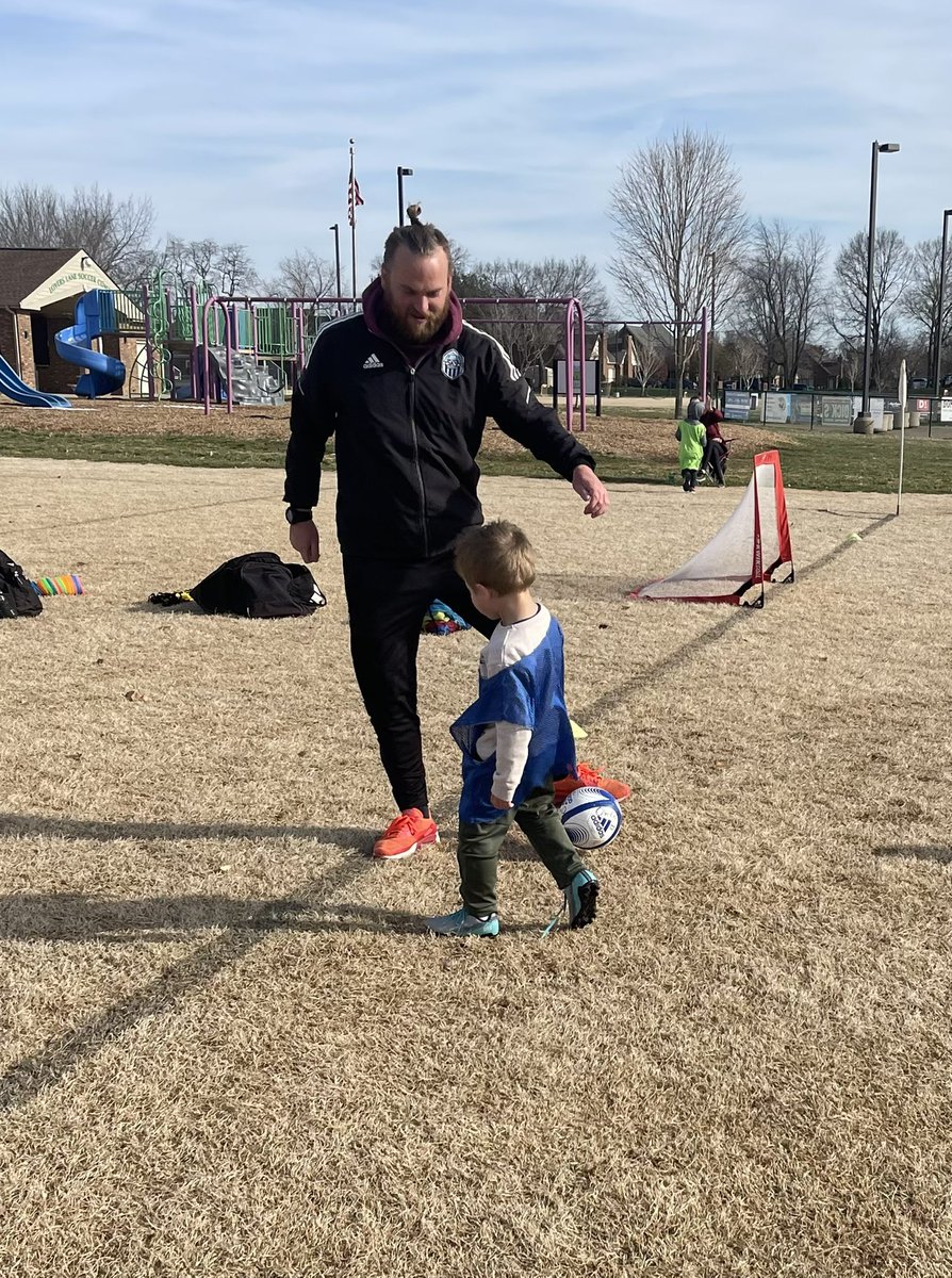 SKYSoccerBG's tweet photo. We don’t have Irish, but we’re lucky to have British…

Happy St. Patrick’s Day from SKY Soccer Club 🍀🍀

@Glenndon1990 

#SKYisBg #SKYSoccerBG #CommunityCharacterCommitment #DevelopEnhanceGrow #CoachGlenn https://t.co/vRbcLF51cU