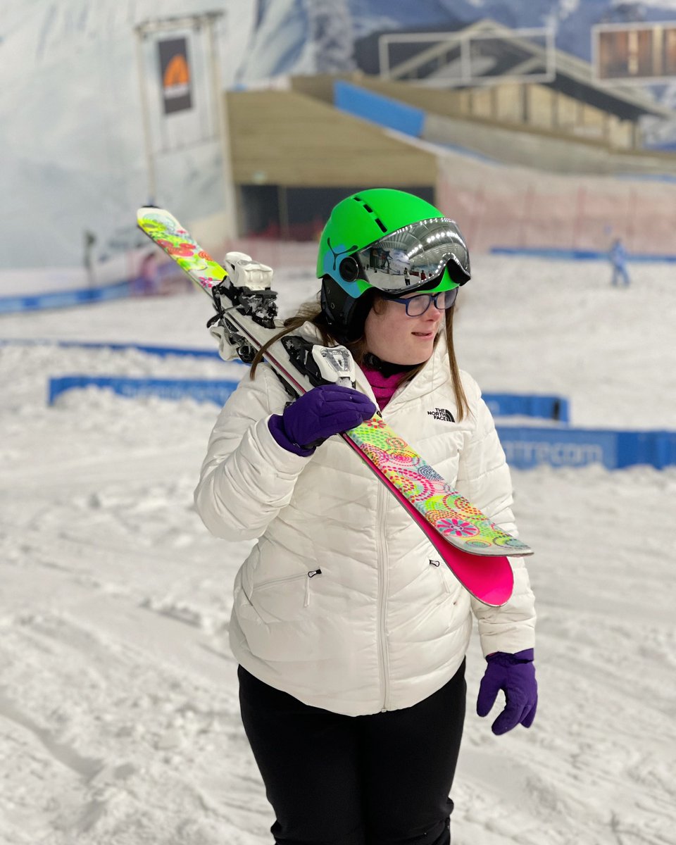 Snowbility's tweet image. One of our students and ambassadors looking pretty cool on the slopes. #snowbility #SEN #skiing