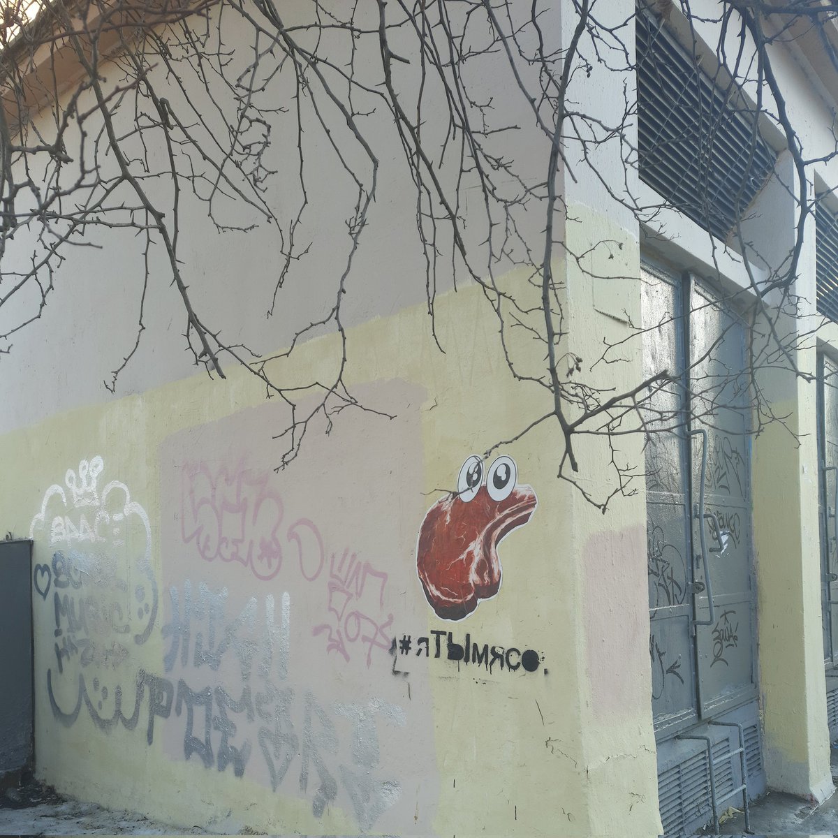 Немного весеннего стрит-арта в Петербурге