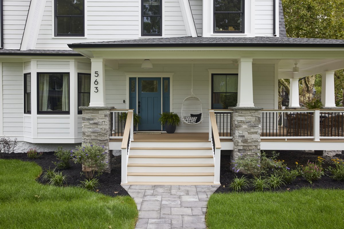 timbertechABP's tweet photo. Thinking about adding a front porch? A porch can increase your home’s value & curb appeal. Get tips & guidance to kickstart your porch project: https://t.co/IuD6mAZvQ9
#BetterTechBetterDeck #GetASample #EverythingWoodShouldBe https://t.co/fY3kh5p02N