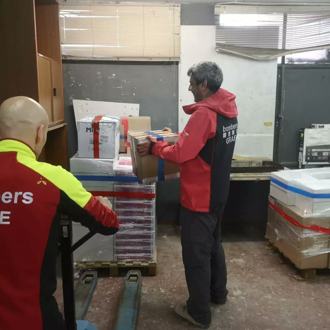 BombersxUcraina's tweet photo. Tot el material ja el tenim emmagatzemat i preparat per ser traslladat a Ucraïna i ser distribuït a la població a través de Helping Ukraine.

💙💛 Moltes gràcies per l'ajuda!🤝

#solidariatUcraïna #AjudaUcraïna #bombersSolidaris https://t.co/NlOmky4C3I