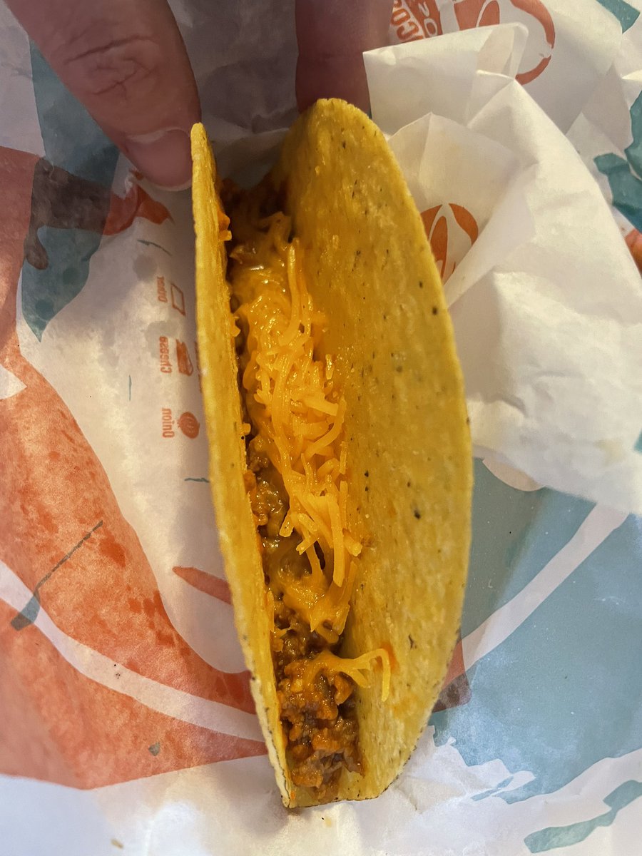 bryankaplan's tweet photo. @tacobell is this how your restaurants prepare hard shell tacos when someone requests no lettuce?  Do you skimp the meat?? https://t.co/eRRP401idd