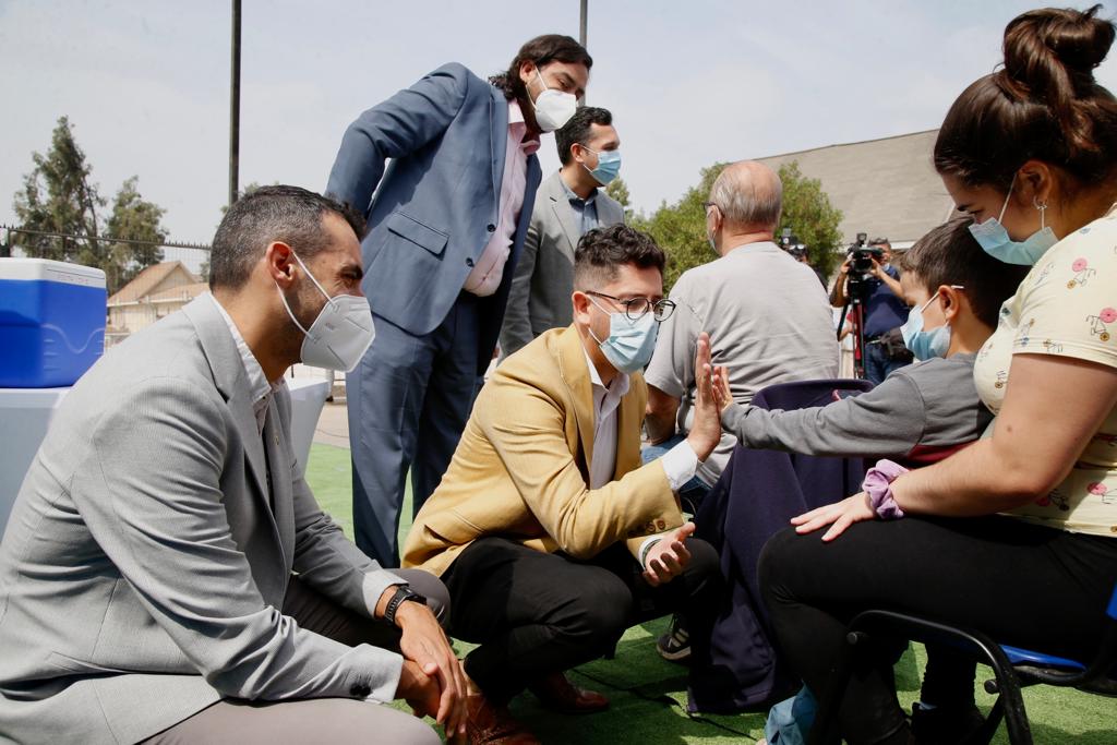 CCuadradoN's tweet photo. Se está acercando el invierno y debemos protegernos con la vacunación contra la #Influenza, cuidemos nuestra salud para evitar enfermar gravemente. Recuerden que el mismo día también se pueden vacunar contra el #COVID_19. ¡Sigamos cuidando nuestra salud! https://t.co/Oci3q4oUvF