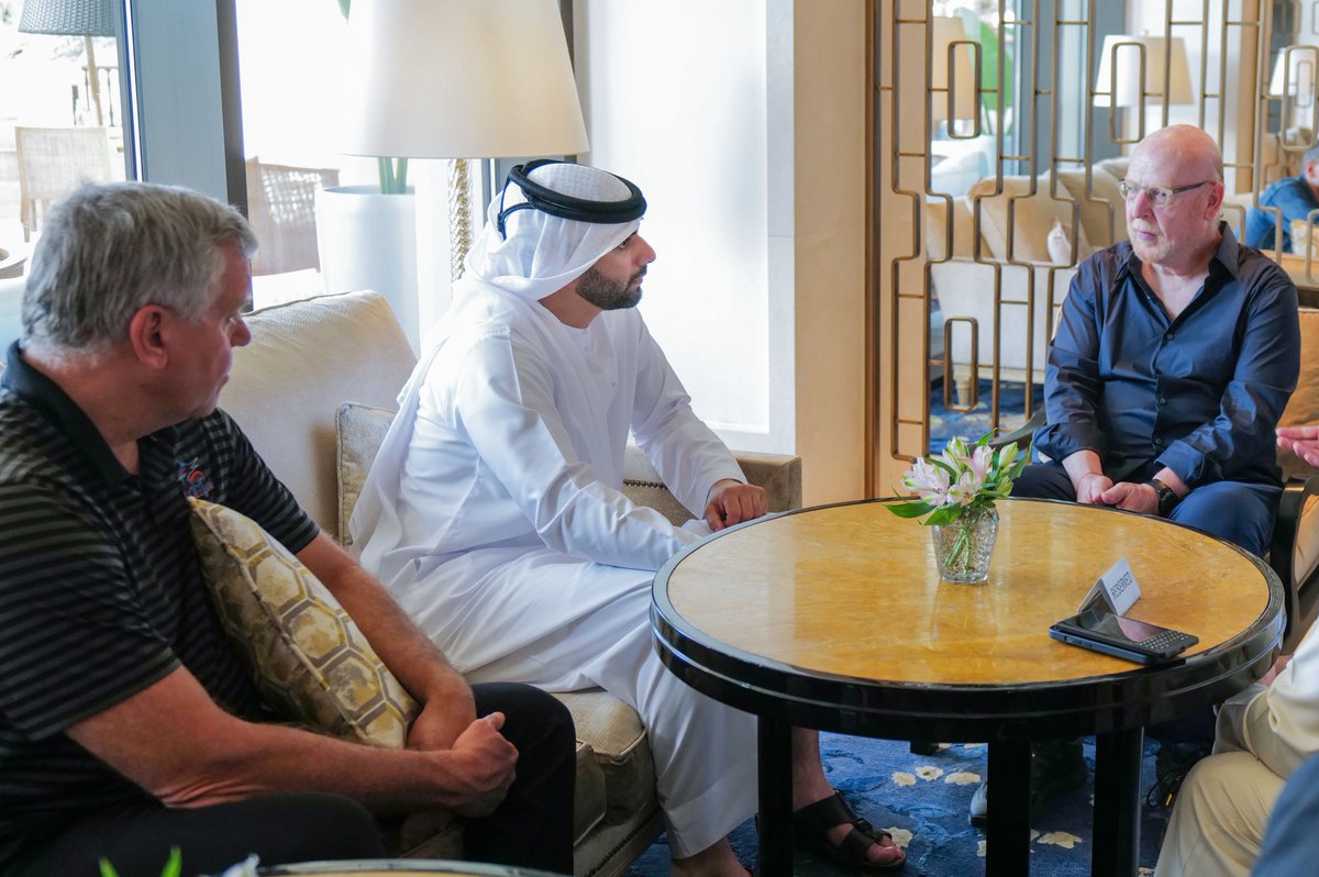 DXBMediaOffice's tweet photo. منصور بن محمد يلتقي الرئيس التنفيذي لنادي مانشستر يونايتد لكرة القدم
https://t.co/hRMa04Vngo https://t.co/AglJTB6aqp
