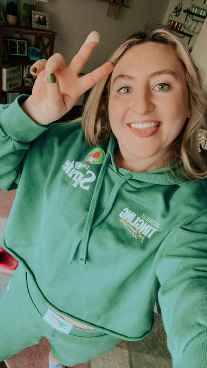 gatessie's tweet photo. @Sprite It’s easy to celebrate today with green when it’s always about #Sprite — all day everyday 💚🍀 #StPatricksDay #spritequeen https://t.co/gUWaBuiUO1