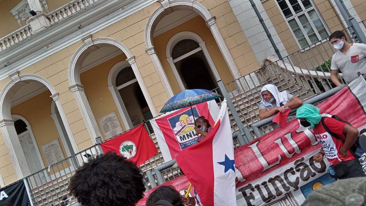 Os efeitos da pandemia sentidos na economia e na degradação total das condições de trabalho e de acesso à comida, voltam a exigir uma postura humana altiva e coletiva. Confira imagens da mobilização para prorrogar a liminar. A foto é do ato em Belém: #DespejoZero #ProrrogaADPF