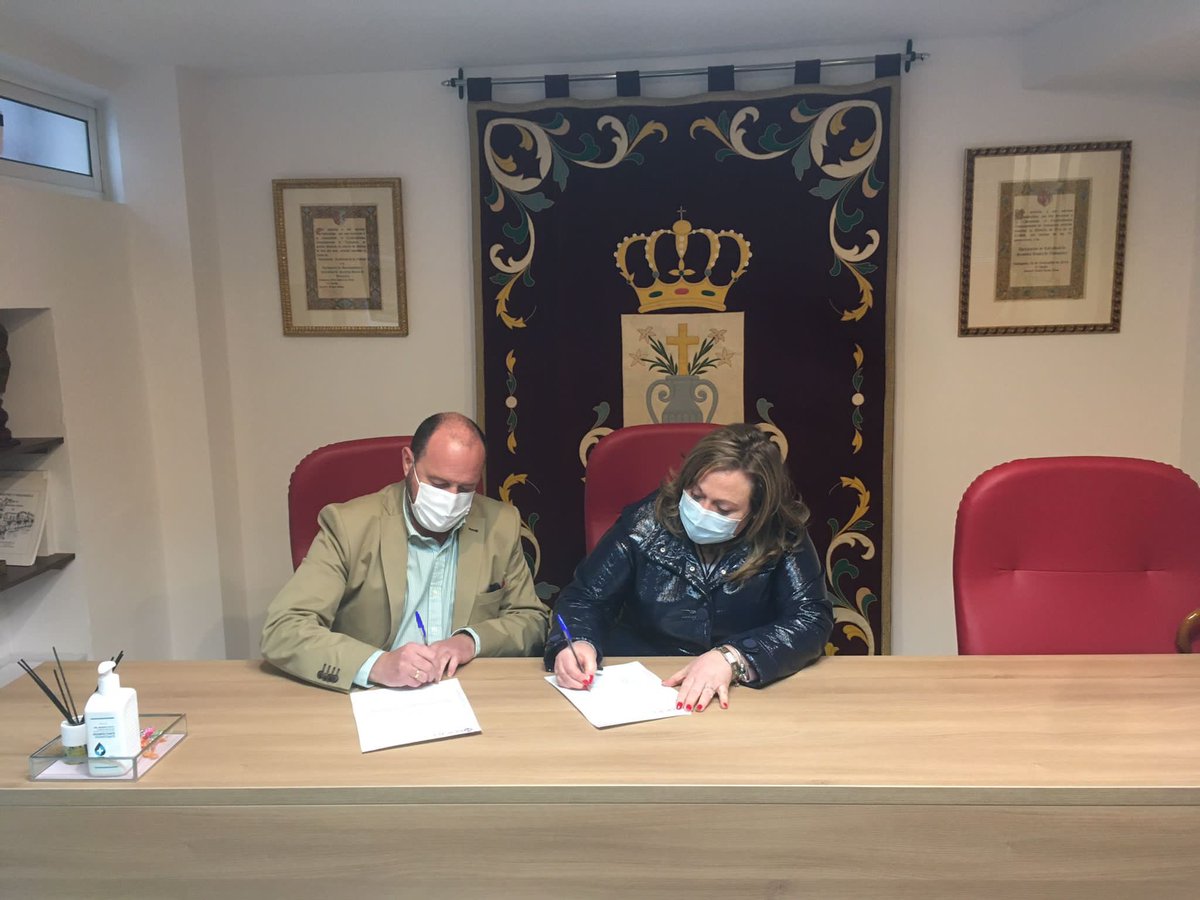 Tenemos la satisfacción de anunciar que hoy se ha llevado a cabo la firma del contrato para el acompañamiento musical del Cristo Resucitado titular de <a href="/AgrCofradiasATQ/">Agrupación de Cofradías de Semana Santa ANTEQUERA</a> para el próximo Domingo de Resurrección con la @EMusicaRocio.