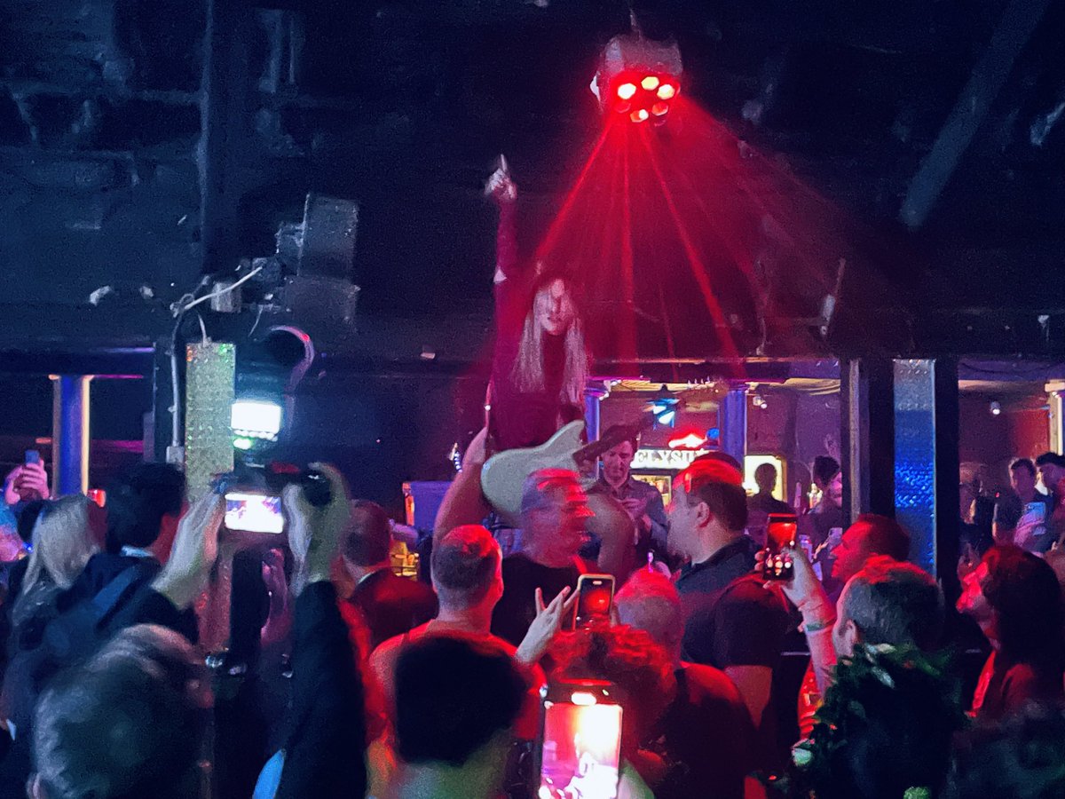 SXSWalls tweet media