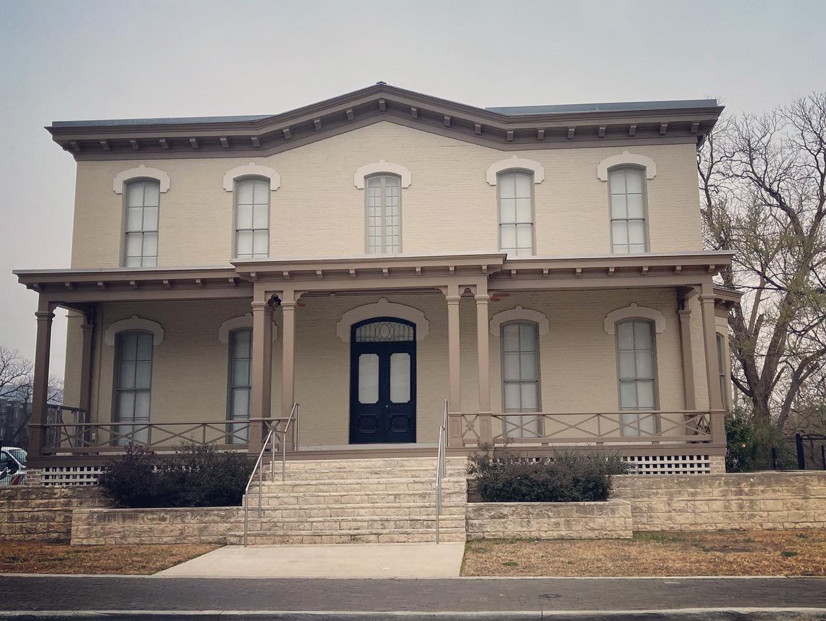 shivaunsay's tweet image. My kind of architecture, Red River  Street, Austin… #austinarchitecture #downtownaustin