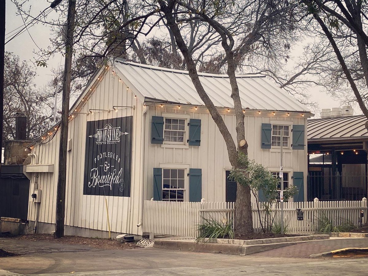 shivaunsay's tweet image. My kind of architecture, Red River  Street, Austin… #austinarchitecture #downtownaustin