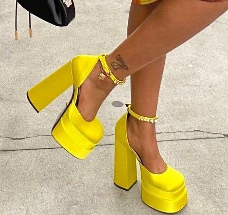 badestoutfit's tweet photo. versace https://t.co/K0CxoavONN