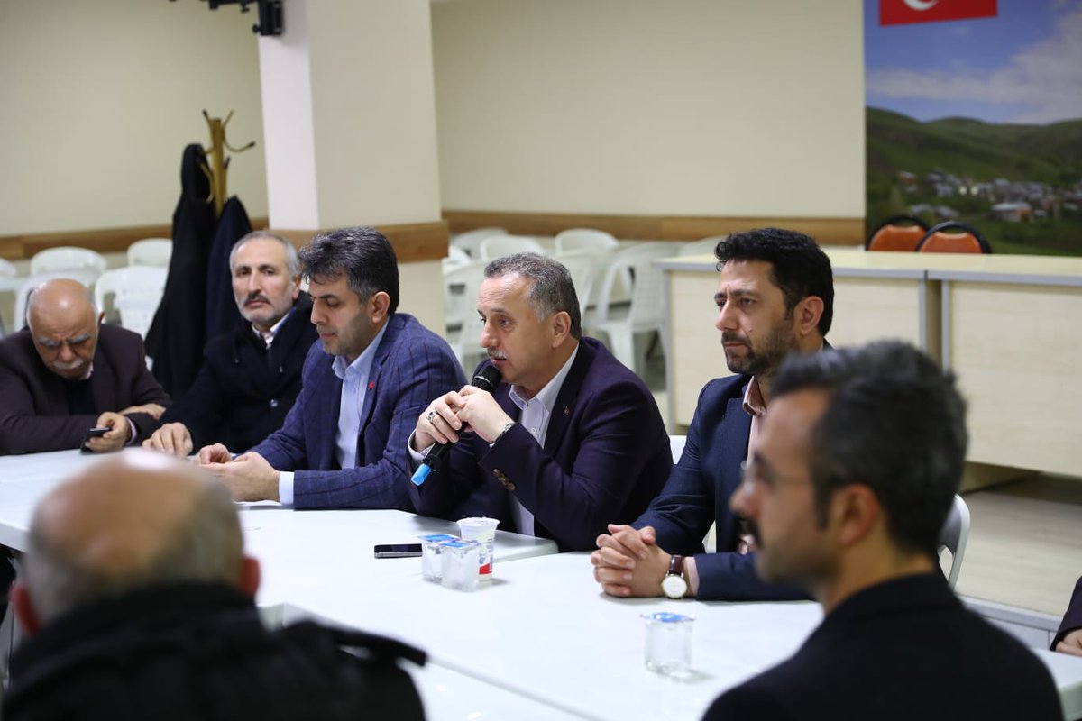 LokmanCagirici's tweet photo. İlçe Başkanımız @rustemtuysuz ile birlikte Sivas İmranlı Karaboğaz Köyü Derneği'nin gecesinde hemşehrilerimizle bir araya geldik. İlçemizdeki çalışmalarımız hakkında kendilerini bilgilendirdik, hoş sohbetlerine eşlik ettik. https://t.co/SPvy5odks4