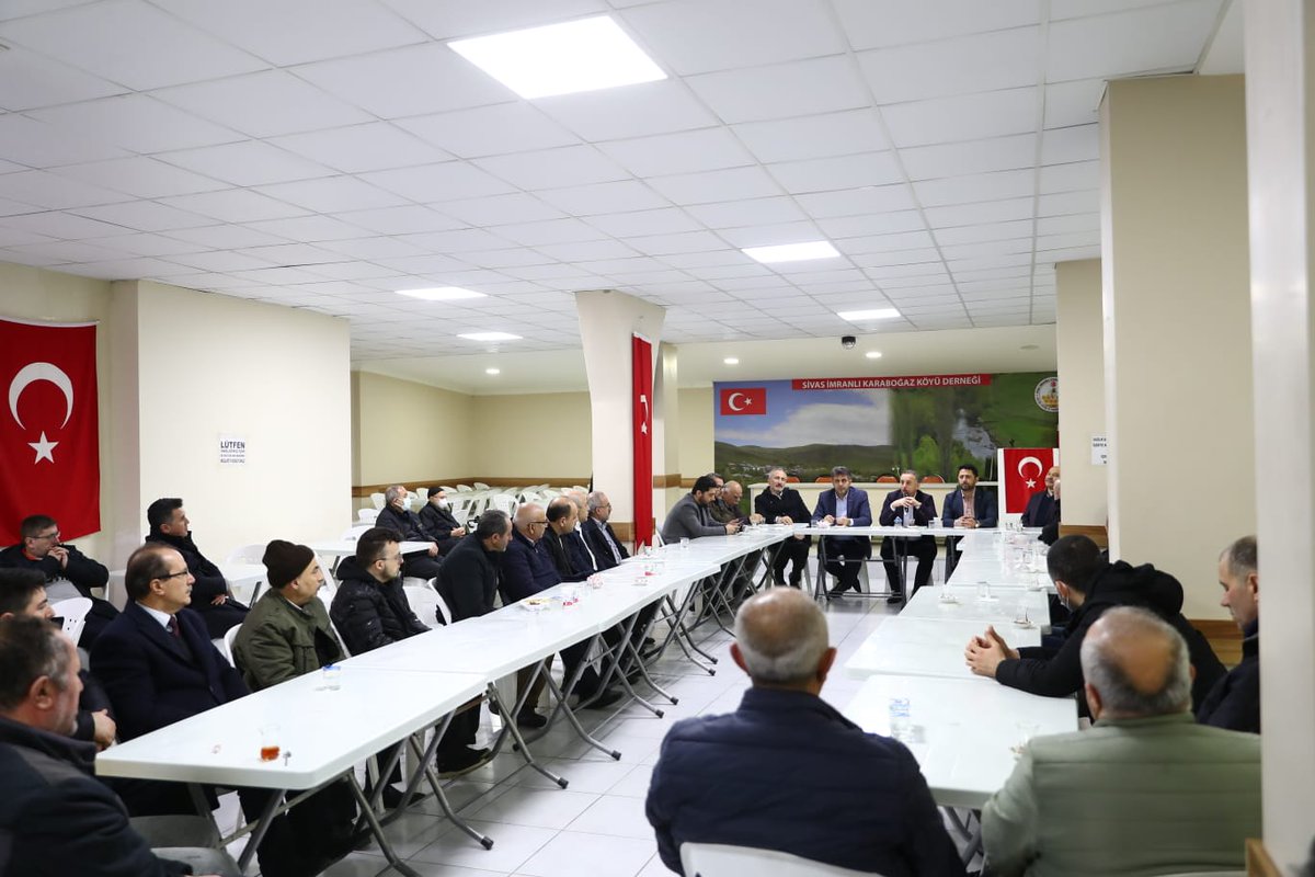 LokmanCagirici's tweet photo. İlçe Başkanımız @rustemtuysuz ile birlikte Sivas İmranlı Karaboğaz Köyü Derneği'nin gecesinde hemşehrilerimizle bir araya geldik. İlçemizdeki çalışmalarımız hakkında kendilerini bilgilendirdik, hoş sohbetlerine eşlik ettik. https://t.co/SPvy5odks4