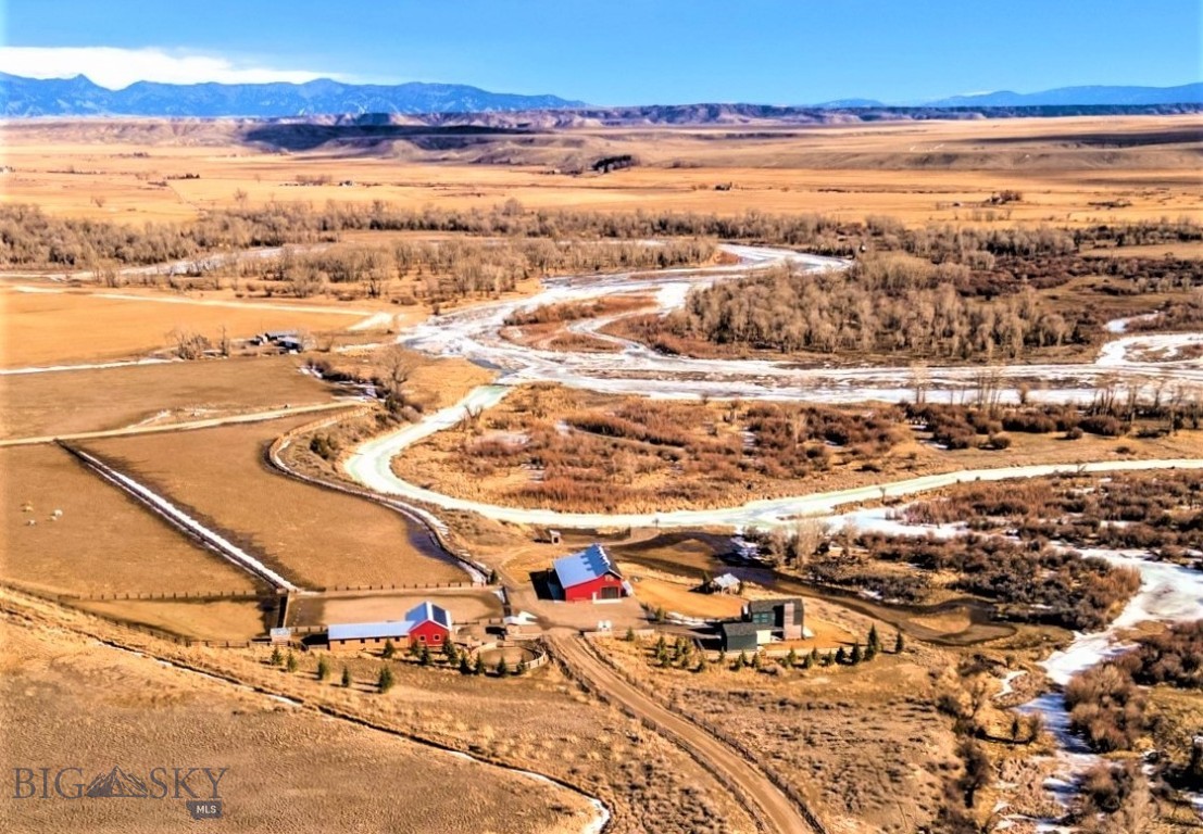 BozemanRealtor's tweet photo. Montana Horse Ranch For Sale - Lazy J Ranch, Three Forks, Montana - $12,750,000 - 204 Acres - MLS 366801 - Luxury Home - Horse Barn - Workshop - Apartment - Taunya Fagan Real Estate - 406.579.9683 - https://t.co/4hCH9nnC6U https://t.co/ikbdV2QjIe