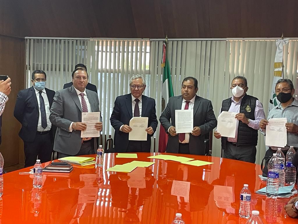 CRISTOPEPE25's tweet photo. @HMBM_16 @piggyazul El @sindicato rtp ! Concluyó su revisión del CCT y salario con la @RTP quedando en los mejores términos laborales! Ante la @ JLCA .
Reiteramos nuestro agradecimiento @Claudiashein jefa de gobierno! Por su atención e instruir  las mejoras al personal de base https://t.co/F8cLugfaK1