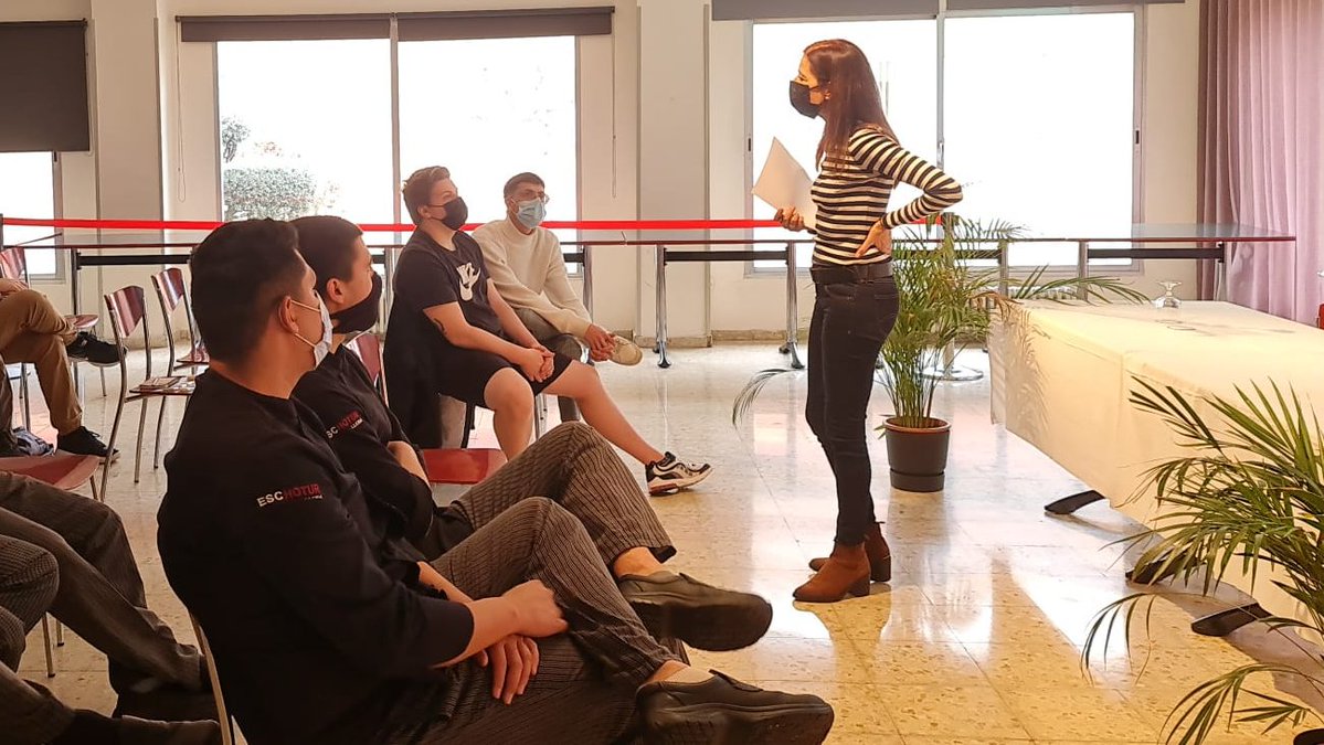 eschotur tweet media