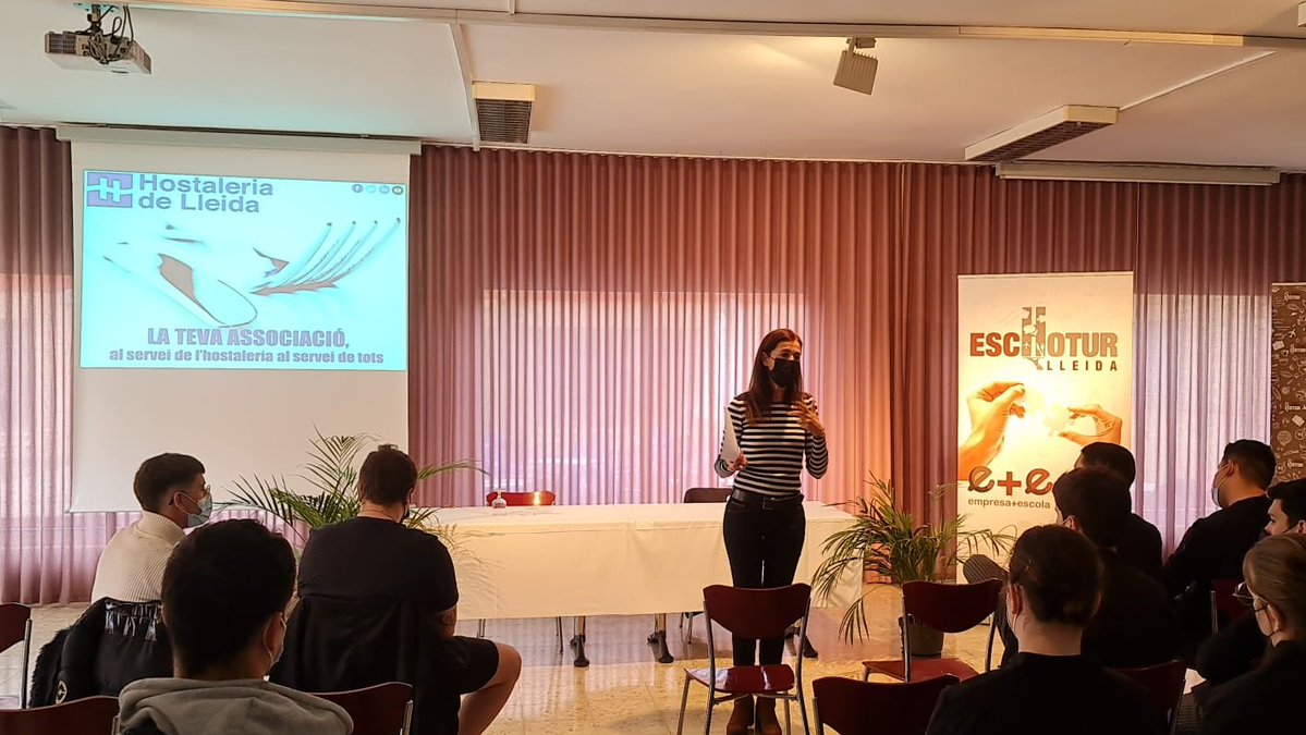 eschotur tweet media