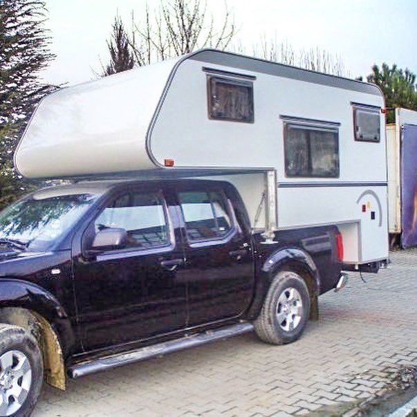 SalyCaravan's tweet photo. İlk olarak 2007’de ürettiğimiz, pick-up’lar için özel üretilen tak-çıkar karavan kabinlerinin ilklerine bir #tbt yapalım!

#throwback to first of many pick-up cabins that we started producing back in 2007! https://t.co/8PViJRFBkG