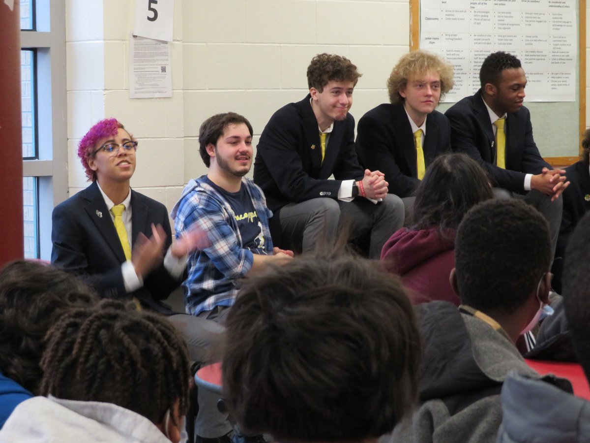 Nyack_Schools's tweet photo. Harmony-rich vocal performances and honest conversations about the importance of finding a #creativeoutlet. Thanks @Ithacappella for stopping by #NyackMS and #NyackHS today to inspire our #NyackSchools students and their love of music. #MIOSM #MusicEducation @BudhaiSEudes https://t.co/1L0KkBDzNs