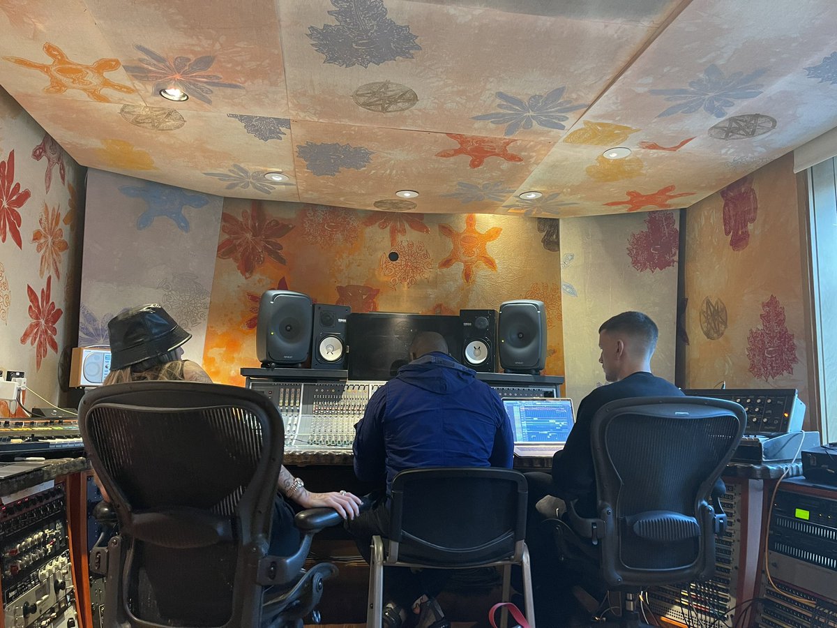 tqdukg's tweet photo. 5 years to the day that our first album UKG got released. We are back in the same room making Summer 2022 sounds https://t.co/GyeBEim273