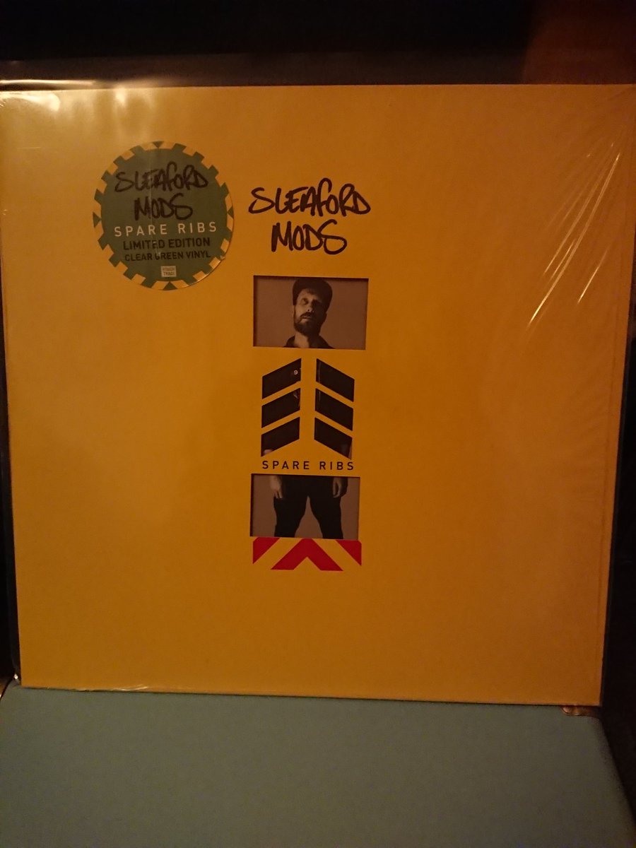 *Still* testing positive, still in isolation.
K got caught up studying yesterday and forgot tae gie me another LP so the day she gied me two.
Baith excellent selections