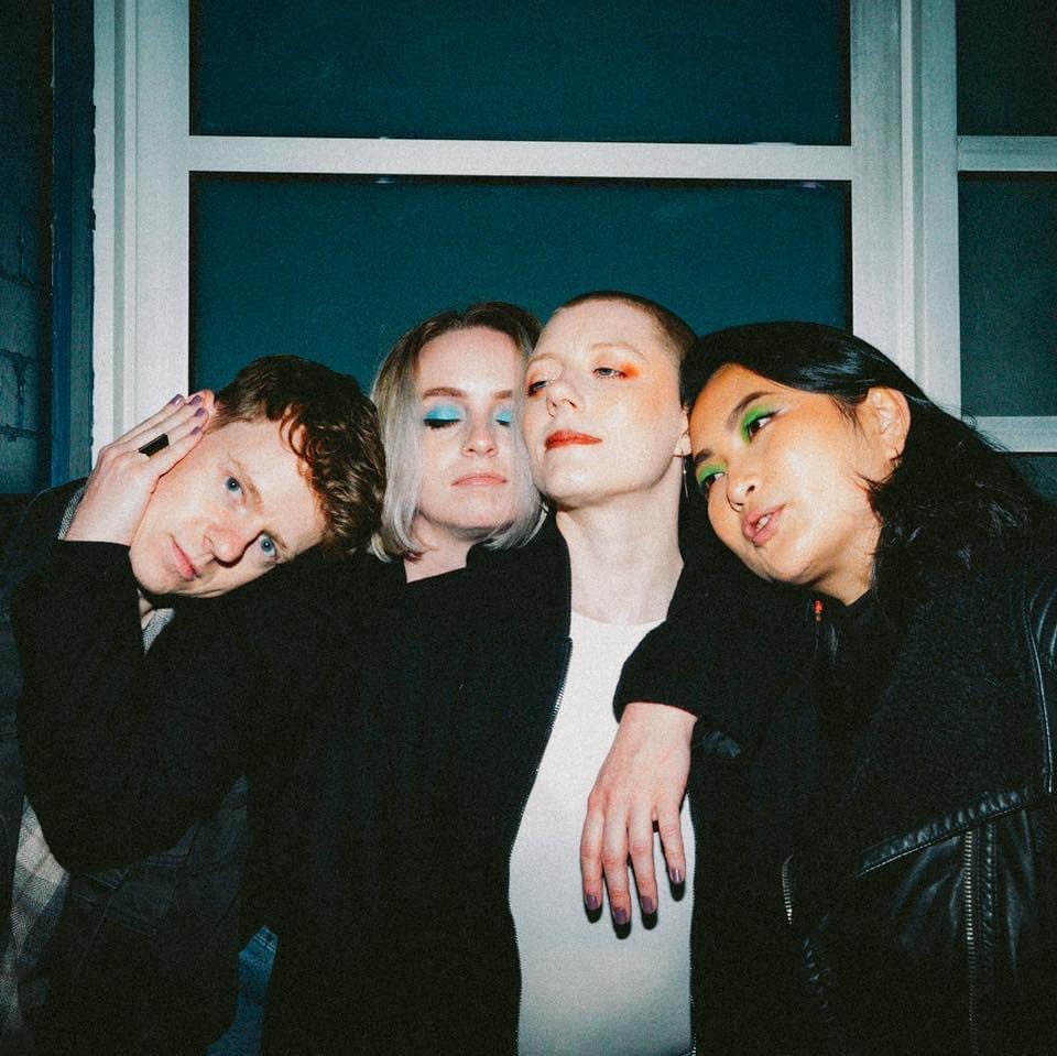 XXRipoll's tweet image. Casi viernes… 😊🎸🎶

When you woke up you were bored
You said you'd seen it all before
Then on your way out, took your pants and your shoes
But forgot to lock the door behind you… 🚪

Moaning Lisa - Cold Water (Official Lyric Video) 

youtu.be/Z71RYAk9W30