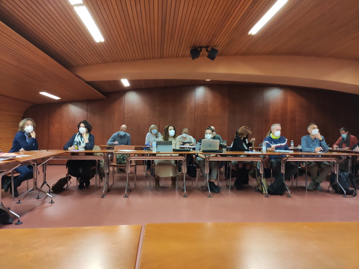 cepdemotril's tweet photo. Comienza Jornada de trabajo asesorías de educación infantil en @EducaAnd con la Jefa de servicio de planes de formación @ManoliFM . Nos da la bienvenida el director general de formación del profesorado e innovación educativa @antsegura https://t.co/huNVhQtyHW