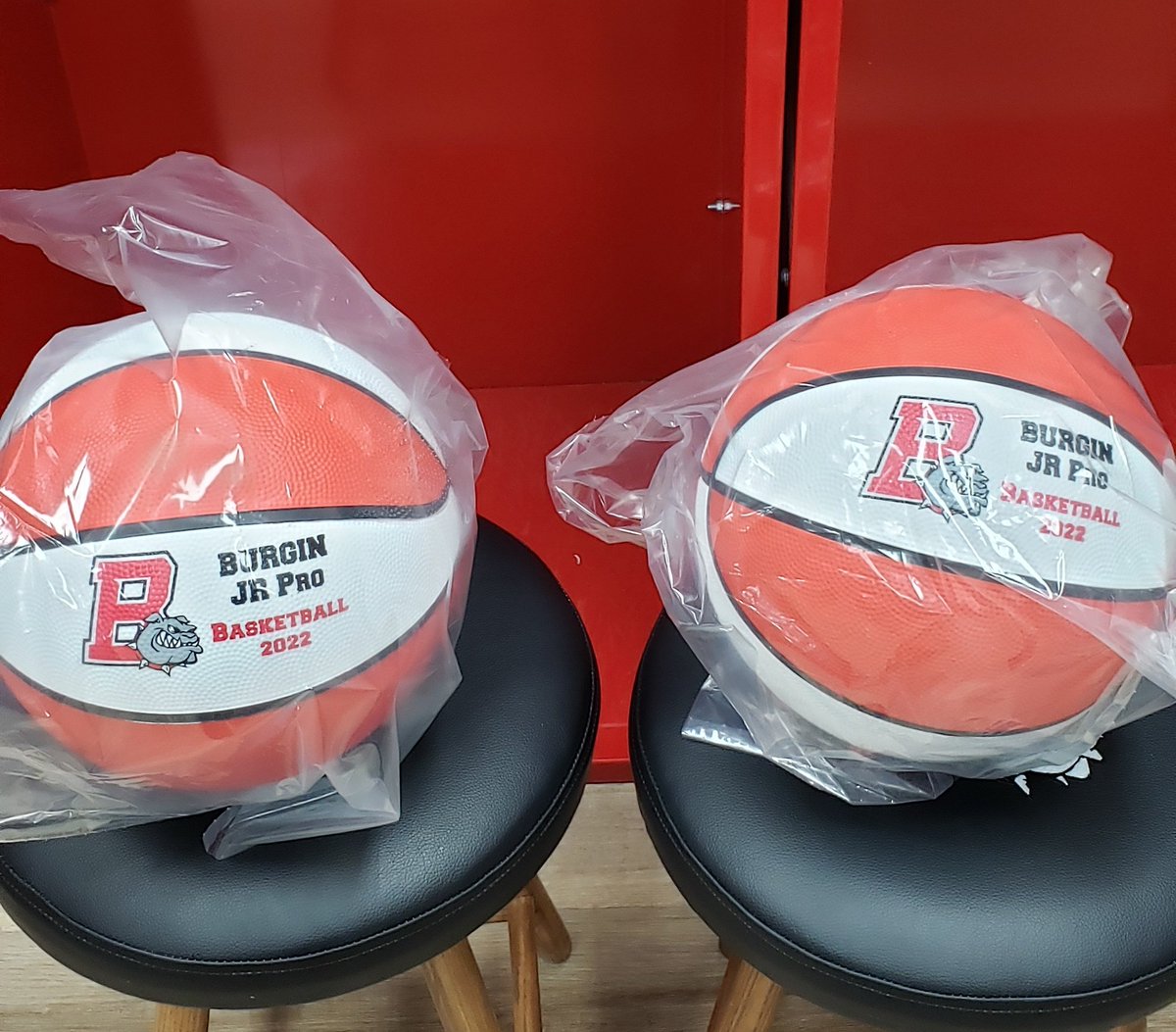 coach_thomas20's tweet photo. Check out our Burgin JR PRO Basketballs for our JR PRO kids Saturday. #THEBURGINWAY https://t.co/LnpKag9bSw