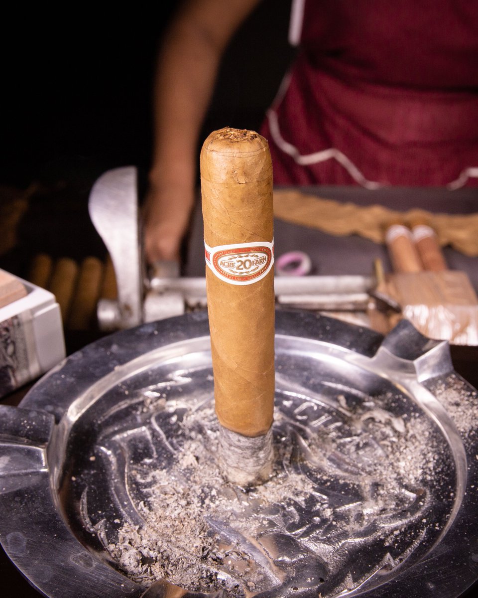 drewestatecigar's tweet photo. Impeccible construction, smoke one and find out for yourself #De4L #20AF https://t.co/S2VP63uTsl