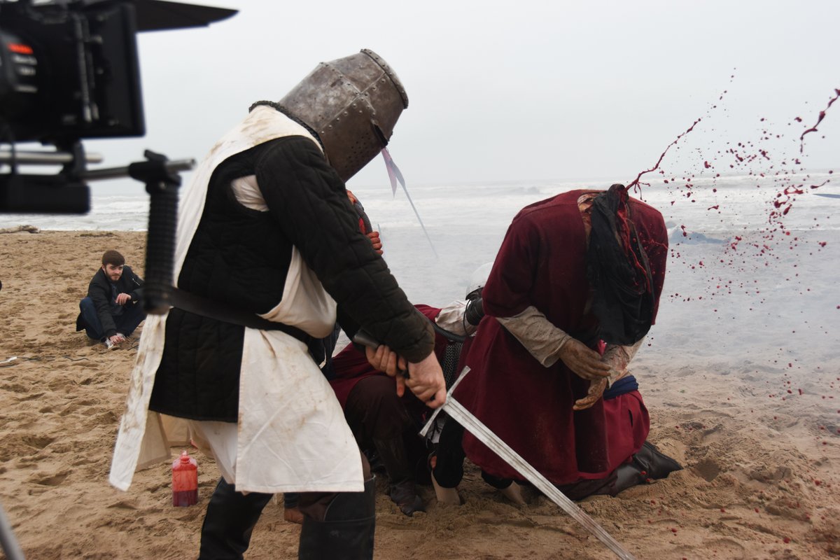 SandyBlancoOff's tweet photo. Suite du tournage de "The Tearless Knight", des @MMI2_APP et @MDNBeziers  sur la plage de Sérignan. Une bataille médiévale au bord de la mer. 30 combattants, des effets spéciaux de l'excellent Romain Houlès et des cascades de Joey Rudolf. @MMIBeziers @Agglo_Beziers @umontpellier https://t.co/e2OMCfWee4