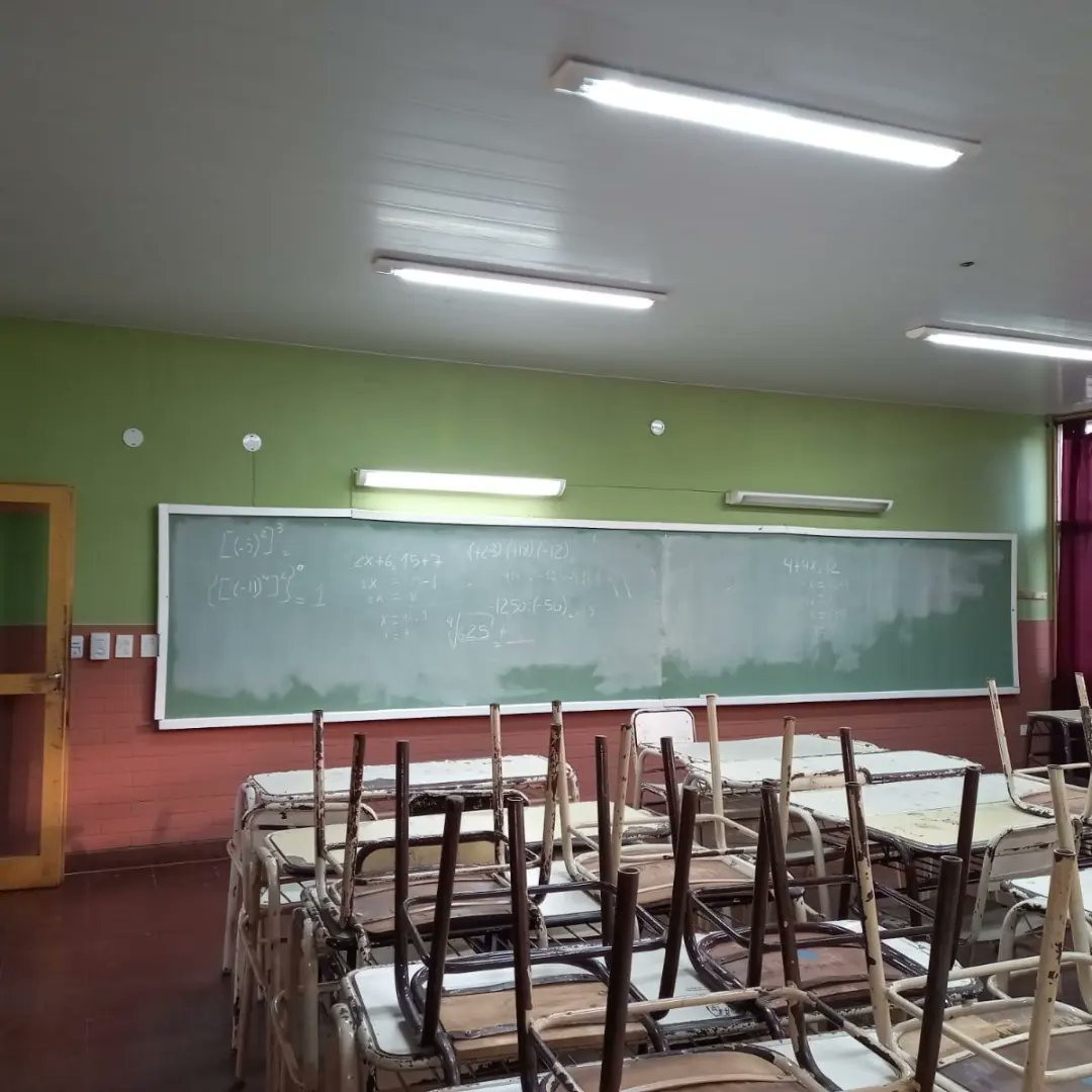 📍Puerto Libertad. En el BOP 22, con fondos de reparaciones menores se pintaron aulas y patio interno.

#EducaciónMisiones #PresencialidadPlena #VueltaAClases 

<a href="/jalbertogalarza/">Juan Alberto Galarza</a> <a href="/EscurdiaViviana/">Viviana E Escurdia</a> <a href="/misioneseduca/">Educación Misiones</a>
<a href="/gobmisiones/">Gobierno de Misiones</a>