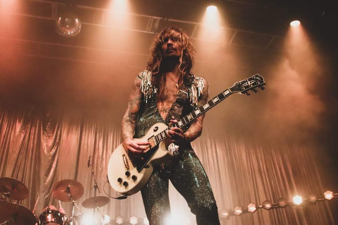 Happy birthday Justin Hawkins

How I wish I was Jussy\s Girl 