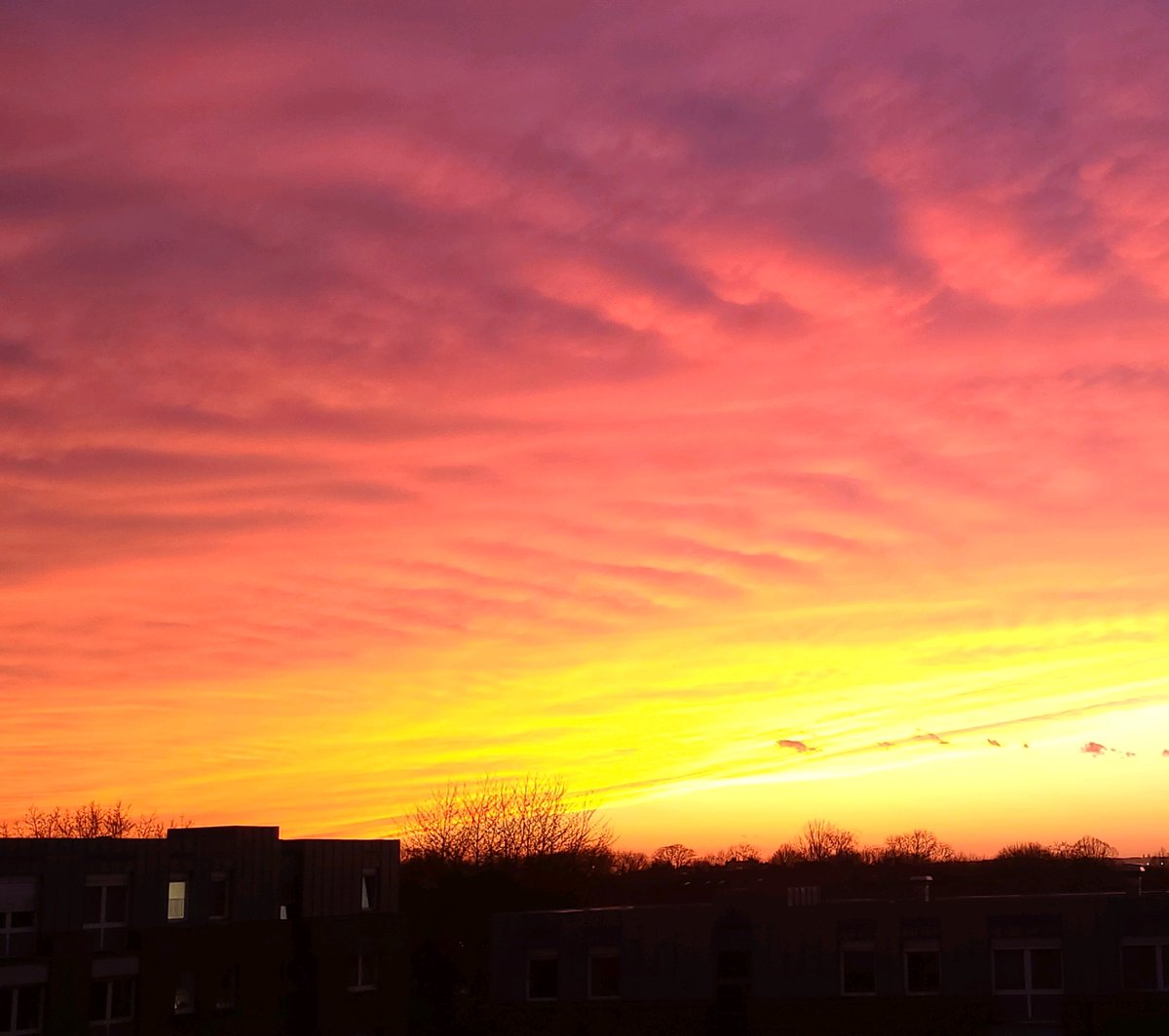 Die Kaltfront schiebt die Saharaluft weg. #Sonnenuntergang