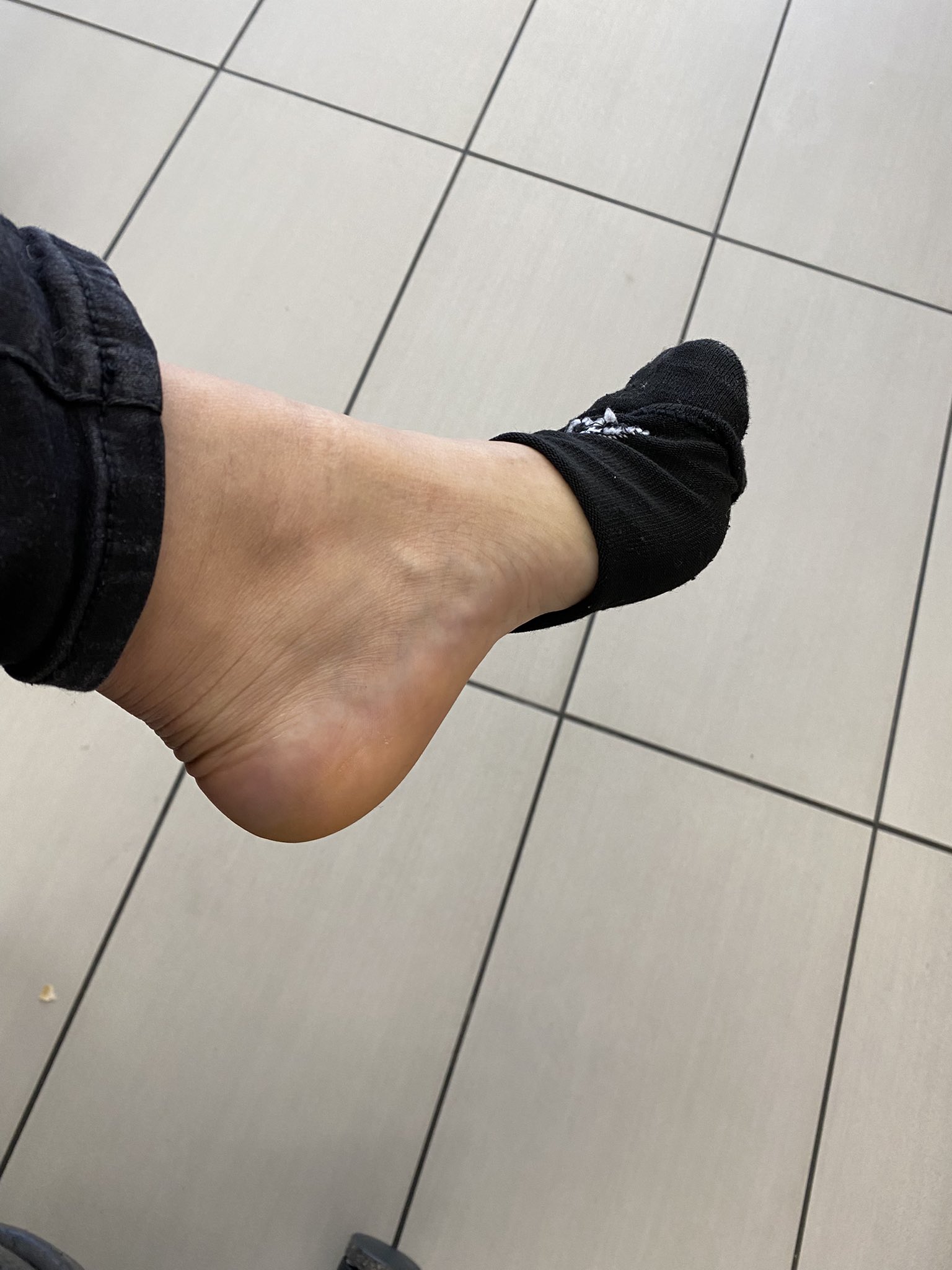you pathetic cucks drool over my arch selling my sweaty socks 🧦 buy now findom | used socks | dirty socks | beta paypig | foot worship | slave | finsub https://t.co/rFQCxesNzX