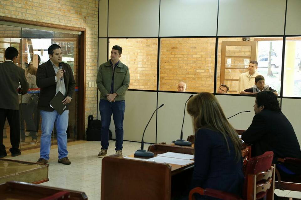 redescoolpy's tweet photo. #TBT El 9 de mayo del 2017 la Junta Municipal de Ciudad del Este se declara de "interés cultural municipal nuestras Organización RedEscool".
La nota fue Presentada por @estebanwiens y @totoclerch integrantes del equipo #redescool ✅ https://t.co/fF1XVGdP2H