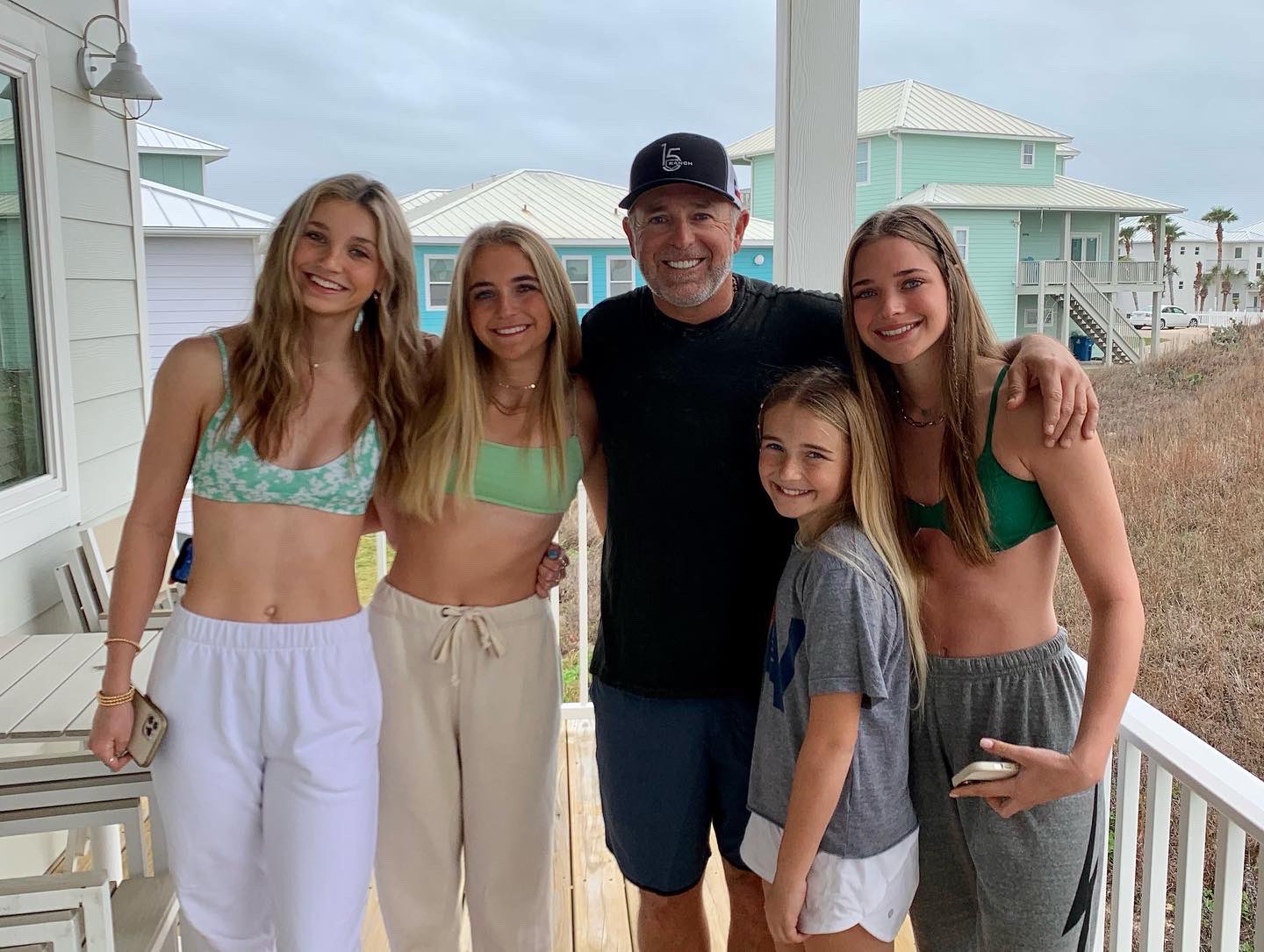 Kevin Millar on X: We made it…… 10 kiddos 1 wife and 1 RV….. to the  beach…. #roadTrip #family #springbreak 🇺🇸🇺🇸🇺🇸🇺🇸🇺🇸   / X