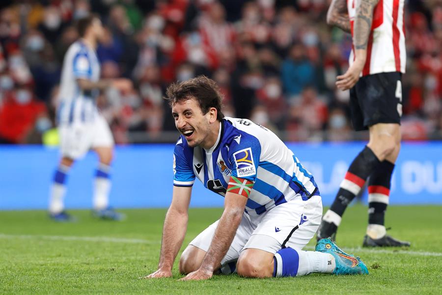 SoyNuevaPrensa's tweet photo. #Oyarzabal: #Adiós a la #Temporada al #Romperse el #Ligamento #Cruzado de #Rodilla - https://t.co/gASmtFIpdh
#SoyNuevaPrensa #Deportes #Fútbol https://t.co/cG8qqs1BIO