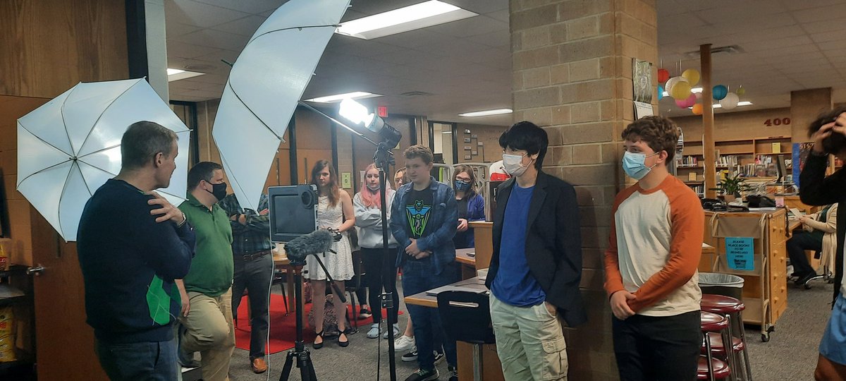 rvabmdavis's tweet photo. Exciting activities in the library this week. Planting seeds, greenscreen Meteorology filming in German with Mr. Runner and a Makerfest. @suzannestockman @hcpslib @godwin_library @Godwin_students https://t.co/cC38ox7of6