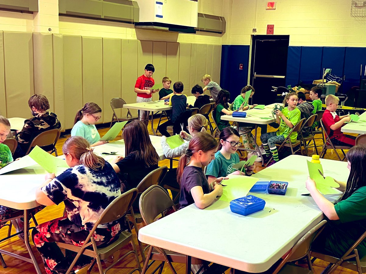 Gorham_MWCSD's tweet image. Great day for our Whole School Reward ☘️☘️☘️#PBIS #Pr1deinthePaw